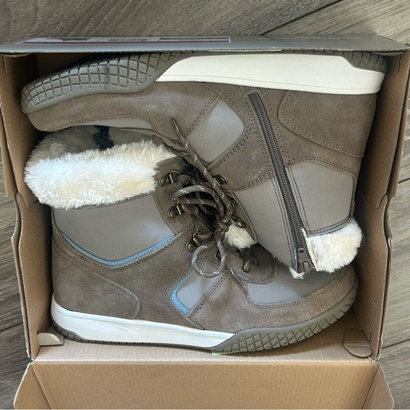 NIB Weatherproof Vintage Faux Fur Storm Winter Ankle Sneaker Boots - Picture 1 of 12